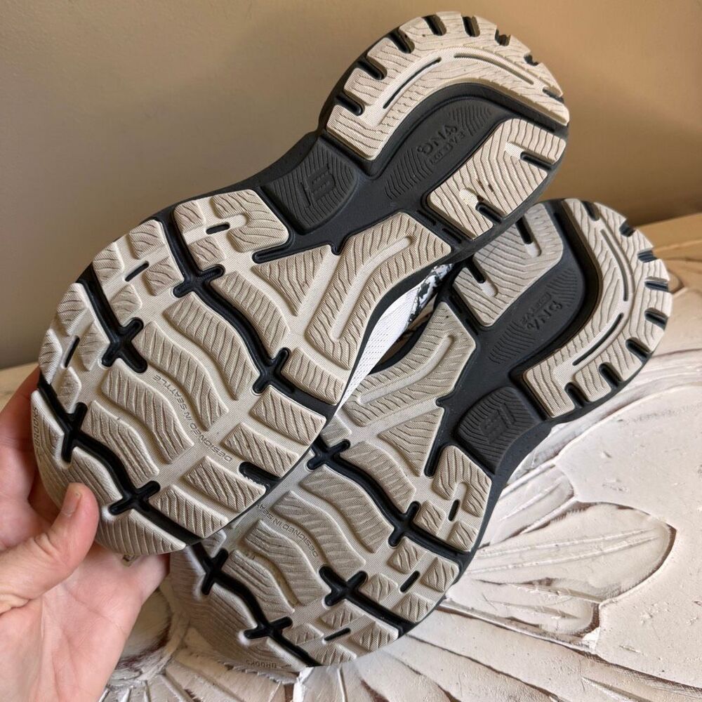 Brooks Ghost 15 running shoes in a white and ebony "White Camo" 9.5 - Picture 8 of 9
